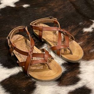 Toddler girls Blowfish Velcro strap sandals!